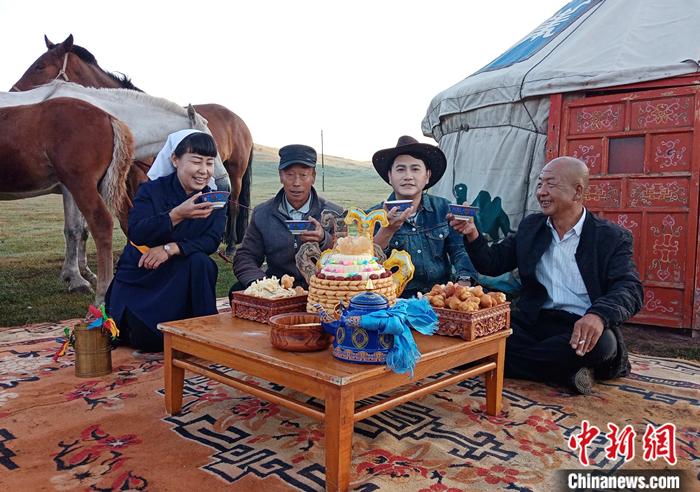 2020��8�£��_�������˸��֗�Ʒ�(��2)�ڃ�(n��i)�ɹŞ��m�첼�Ĕz���H�۵Ğ��m�첼��MV�r(sh��)���w�(y��n)��(n��i)�ɹ��L(f��ng)�顣���L�߹��D