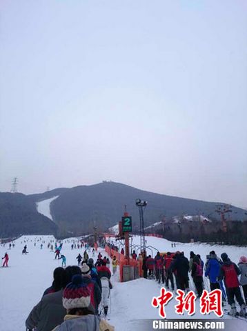 (�ַ�ƽ��һ���ڱ����w򞻬ѩ����ѩ�M�е�һ��r������h����ѩ���@���������@ϲ�����L�߹��D)