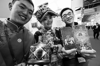 10��19�գ������P(gu��n)��չʾ���ģ���(l��i)���Ĵ����ٔ�(sh��)���儓(chu��ng)�I(y��)�ߴ����F(xi��n)��(ch��ng)չʾ�Լ��O(sh��)Ӌ(j��)�������Ļ���(chu��ng)��a(ch��n)Ʒ��