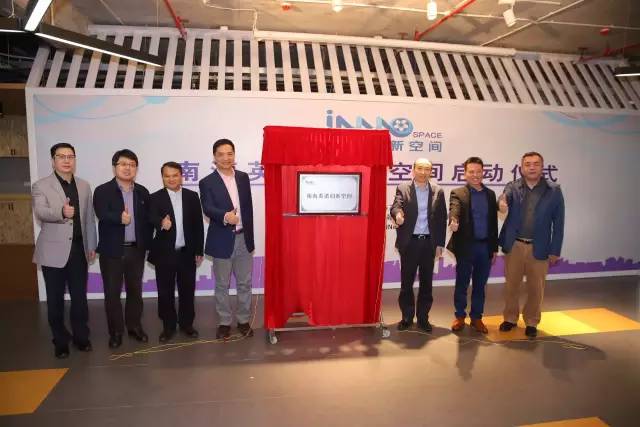 �Ϻ�Ӣ�Z���¿��g��ʽ�������������wʽ���IͶ�Y�c����