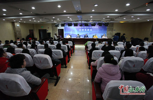 У�hί����ӛ��У�L�ּ��挦(du��)Ԓȫ���W(w��ng)ýӛ��