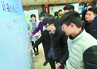 2��21�գ��Lɳ����´�^(q��)�t����·����W����(chu��ng)�I(y��)�ߴ����ڄ�(chu��ng)��(chu��ng)�I(y��)���h�������ں��������죬ԓ�^(q��)�_չ���҂��Ĺ�(ji��)�ա�Ԫ�����ߡ����L���p��(chu��ng)���{�D���҂�һ�����^��(ji��)�������}��ӣ���Ո��W����(chu��ng)�I(y��)�ߴ�������W�Ƽ��@ؓ؟�˺͸�У�͘I(y��)�kؓ؟�˅R��һ�����_����(chu��ng)��ɳ������Մ����