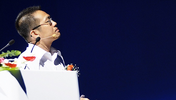 2000�꣬���A���������(n��i)����(chu��ng)�I(y��)���Ĵ󱳾��£��r(sh��)�θ����õ���һ���x�_(k��i)�A�飬���τ�(chu��ng)�k�˸۞��W(w��ng)�j(lu��)��