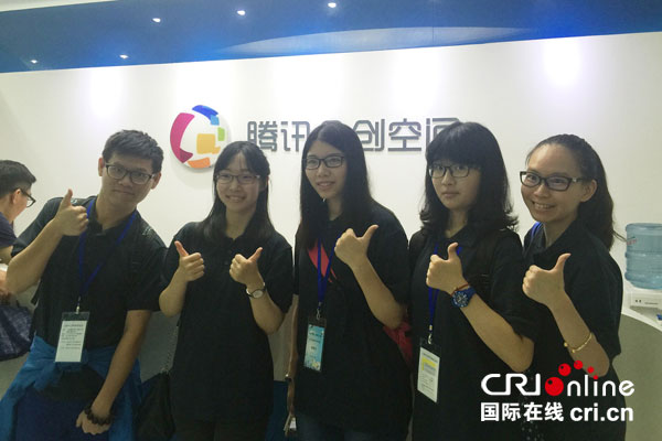 �DƬĬ�J���}