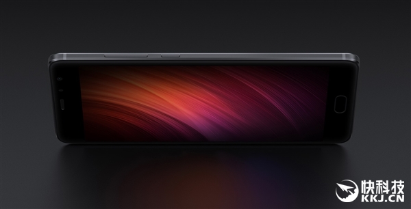 �t��Pro��Ļ���أ��״��χ��aAMOLED��