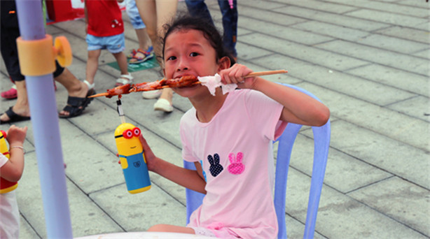 6��11�գ��ԡ�ζ�����A�����h�ɰ��������}�ăɰ���ɫ�R��(hu��)�ڏB�T(m��n)�_(k��i)�С�6�µďB�T(m��n)������