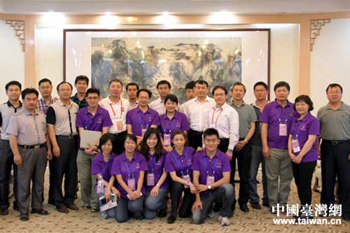 濟(jì)南臺灣兩地現(xiàn)場服務(wù)團(tuán)隊(duì)工作人員合影。 濟(jì)南臺灣兩地現(xiàn)場服務(wù)團(tuán)隊(duì)工作人員合影。