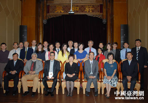 中國記協書記處書記王冬梅會見訪問團一行并合影留念 中國記協書記處書記王冬梅會見訪問團一行并合影留念