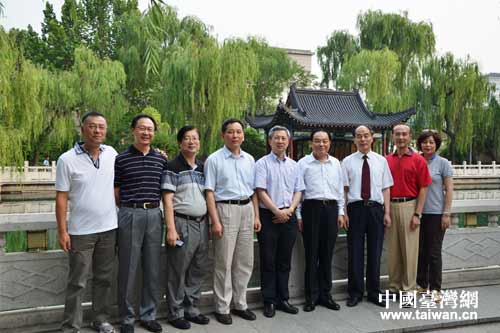 蔣祖雄總經理等與山東省臺辦、濟南珍珠泉賓館負責人合影 蔣祖雄總經理等與山東省臺辦、濟南珍珠泉賓館負責人合影