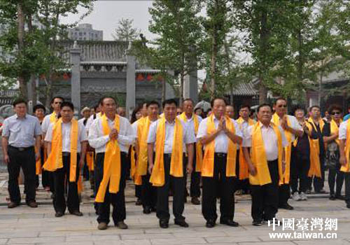 臺灣客人在懷樸園舉辦莊嚴肅穆的祭拜儀式 臺灣客人在懷樸園舉辦莊嚴肅穆的祭拜儀式