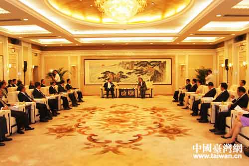 山東省省長郭樹清會見臺灣商業(yè)總會大陸經(jīng)貿(mào)考察團(tuán) 山東省省長郭樹清會見臺灣商業(yè)總會大陸經(jīng)貿(mào)考察團(tuán)