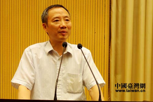 四川省臺(tái)辦主任周敏謙在開營式上致辭 四川省臺(tái)辦主任周敏謙在開營式上致辭