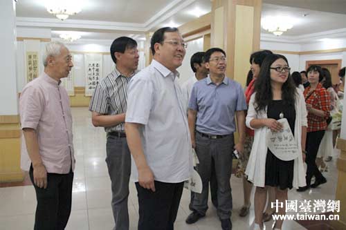 ����չ�F��