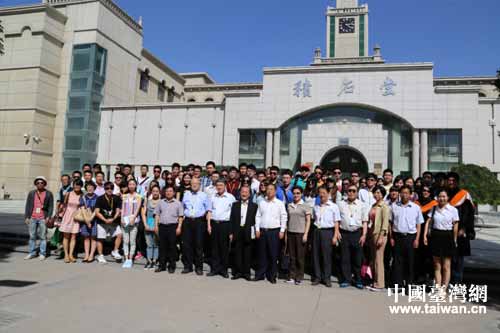 “中華兒女文史體驗營暨臺灣學子絲路文化之旅”參訪團在蘭州大學與甘肅學生互動交流 “中華兒女文史體驗營暨臺灣學子絲路文化之旅”參訪團在蘭州大學與甘肅學生互動交流