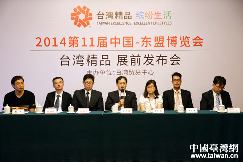 臺灣貿易中心副秘書長王熙蒙(中)回答媒體提問。 臺灣貿易中心副秘書長王熙蒙(中)回答媒體提問。