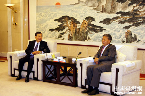 5��28�գ�ɽ�|ʡί����(sh��)ӛ��ʡ�L(zh��ng)����(sh��)���ڝ�(j��)�ϕ�(hu��)Ҋ(ji��n)�_(t��i)���Q(m��o)�����Ķ����L(zh��ng)��־��