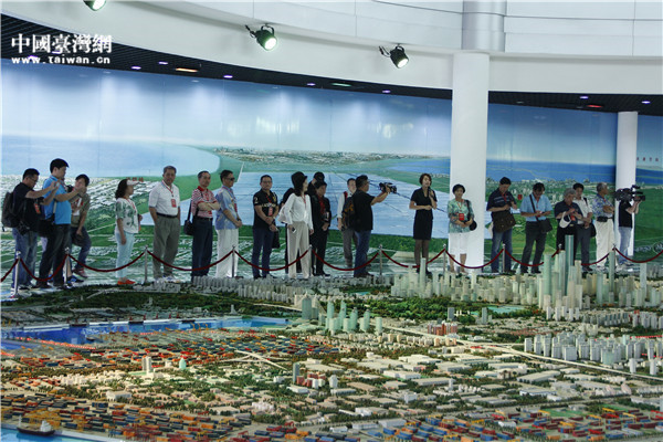 臺媒采訪天津濱海新區 關注自貿區便利舉措 臺媒采訪天津濱海新區 關注自貿區便利舉措