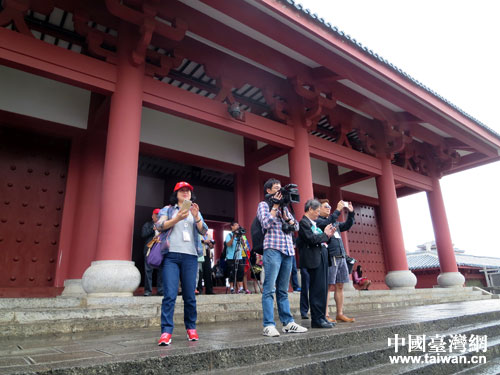 媒體團來到崇圣寺三塔進行采訪報道活動 媒體團來到崇圣寺三塔進行采訪報道活動