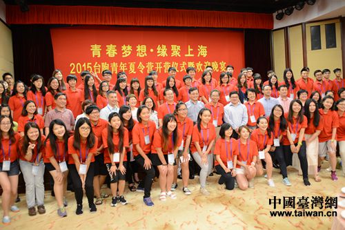 營員們與領導嘉賓合影 營員們與領導嘉賓合影