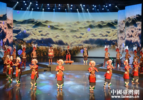 花蓮縣海星中學(xué)的阿美族舞蹈 花蓮縣海星中學(xué)的阿美族舞蹈