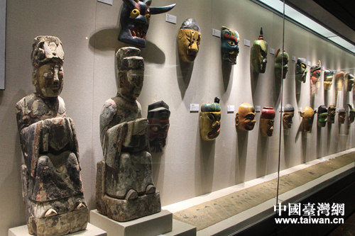 采訪團參觀恩施州文化中心 采訪團參觀恩施州文化中心