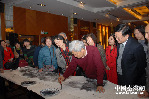 ���ʡ���������w�񴨳�ϯ���λ��