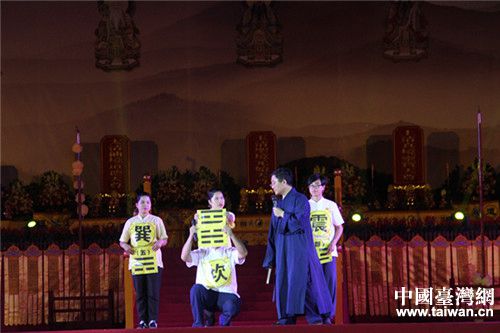 小品《細說八卦》。 小品《細說八卦》。