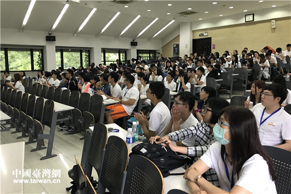 兩岸學子認真聽課。 兩岸學子認真聽課。