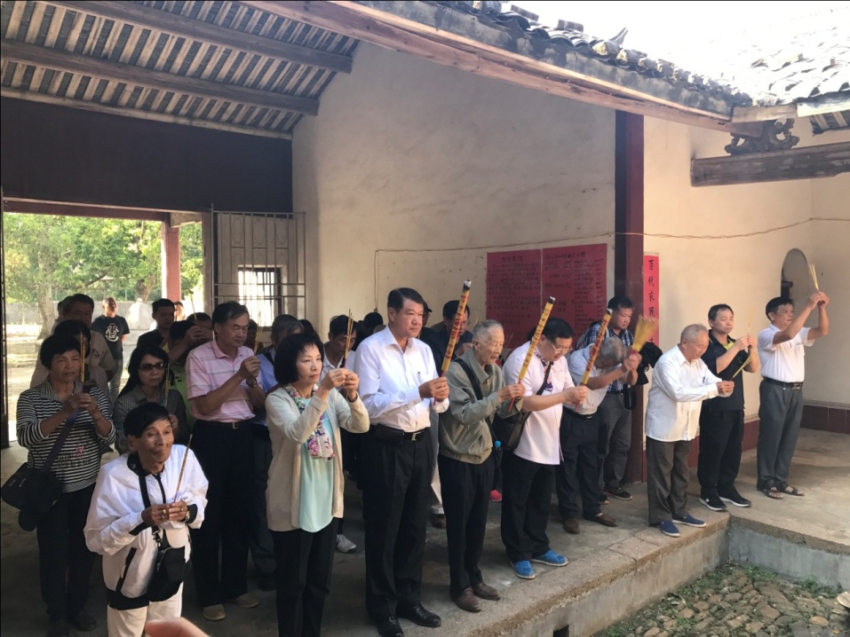 臺灣何氏宗親在祖祠祭拜 臺灣何氏宗親在祖祠祭拜