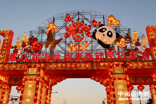 �R���F��