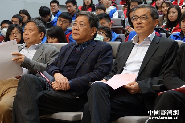 上海市政府臺辦主任李文輝出席此次活動(中間)。 上海市政府臺辦主任李文輝出席此次活動(中間)。