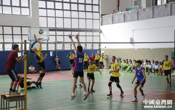 與廣州市第97中學排球隊進行友誼賽 與廣州市第97中學排球隊進行友誼賽