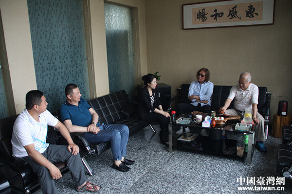 與企業負責人交流中 與企業負責人交流中