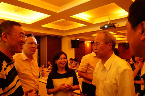 �~�ݵ��L��Ӣ������ί�c������̎�L����ǰ����