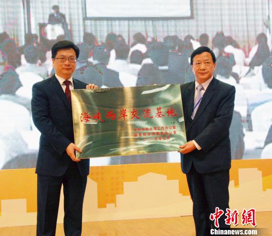 ���{�ɰ���ɰ�Ļ����������ڽ��K���d���Ƴ���