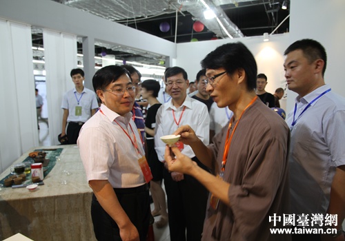 �_(t��i)����ˇ�����F�eչʾ��(hu��)�l(f��)�ı���