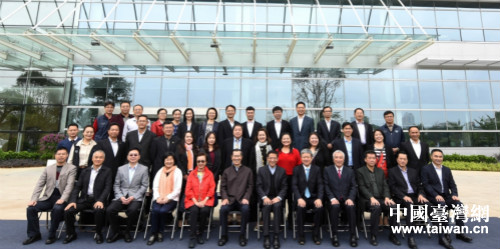 ���񸻣��������cʒ�f(w��n)�L(zh��ng)�����������_(t��i)�Y��I(y��)�T��������Ӱ