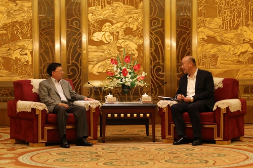 四川省委副書記劉國中(右)會見臺灣中華文化總會會長劉兆玄