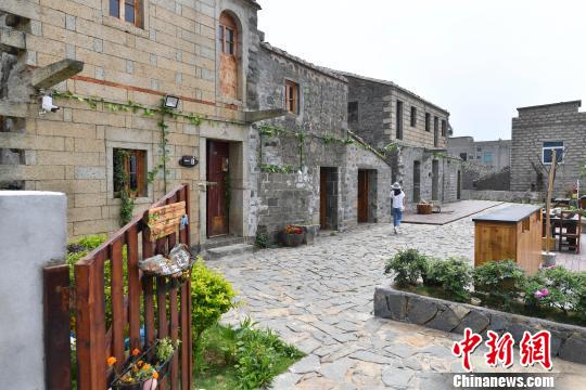 �ɞ�ƽ̶����һ������Ƭ�ġ�ʯ�^������ˇ�g���䡱��Ҳ�ɞ�ɰ��Ą�������ƽ�_�������_��ˇ�g�ҁ��ˌ����`�У��M�н�������������ο�Ҳ���������w��_���Ą��ľ����c�������A ���cʯ�^�Ĺ��¡������� �z