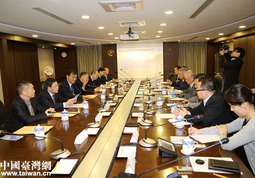 河南省臺辦參訪團與臺灣工商協進會進行座談 河南省臺辦參訪團與臺灣工商協進會進行座談