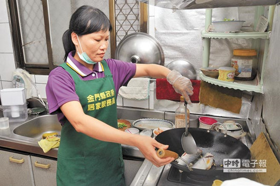 大陸配偶在臺灣擔任居服員惜福更感恩(圖)