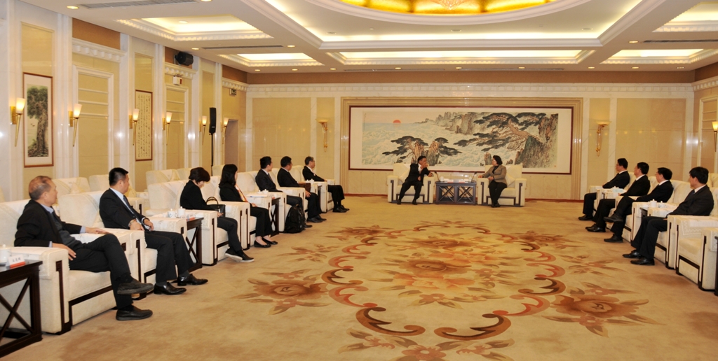 ɽ�|ʡί�I(l��ng)��(d��o)��Ҋ������һ��