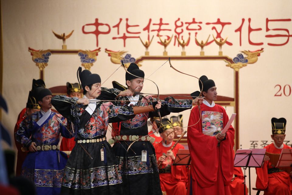 ���A���y(t��ng)�Ļ��c�ɰ�����l(f��)չ��ӑ����ɽ�|�����e��