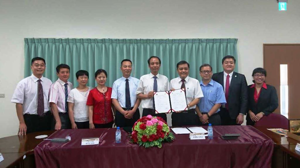 ɽ�|Ů�ӌWԺ�����F���_��У����ȡ�÷e�O�ɹ�