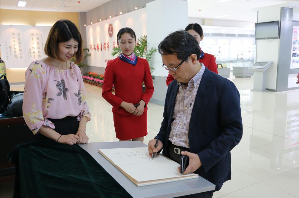 �_���|����W(xu��)���AԴ���ڵ�ɽ�|Ů�ӌW(xu��)Ժ���W(xu��)�g(sh��)���