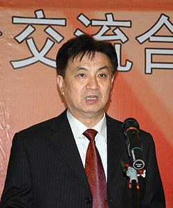 ��һ���Ї� ��ƽ�lչ�����ɰ��Pϵ�c���_�����������DƬչ�[�_Ļʽ�ڝ����e��