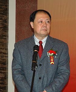 ��һ���Ї� ��ƽ�lչ�����ɰ��Pϵ�c���_�����������DƬչ�[�_Ļʽ�ڝ����e��