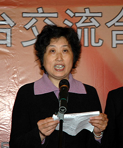 ��һ���Ї� ��ƽ�lչ�����ɰ��Pϵ�c���_�����������DƬչ�[�_Ļʽ�ڝ����e��