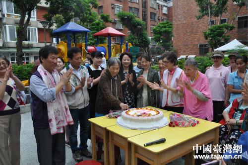 �Ϻ����Ӆ��L�F���_���󰲅^���Ӵ�ĸ��ĸ�H�����