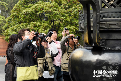 兩岸新媒體文化陜西行參訪團(tuán)采風(fēng)掠影 兩岸新媒體文化陜西行參訪團(tuán)采風(fēng)掠影